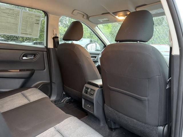Used 2025 Nissan Rogue SV FWD image 13
