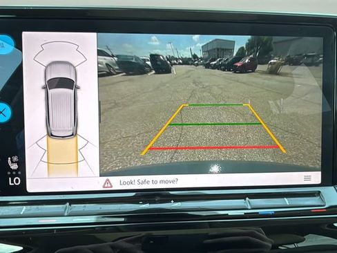 Used 2025 Volkswagen Atlas SE image 25