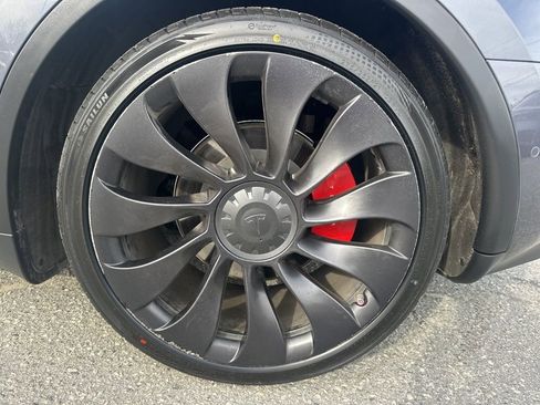 Used 2022 Tesla Model Y Performance image 32