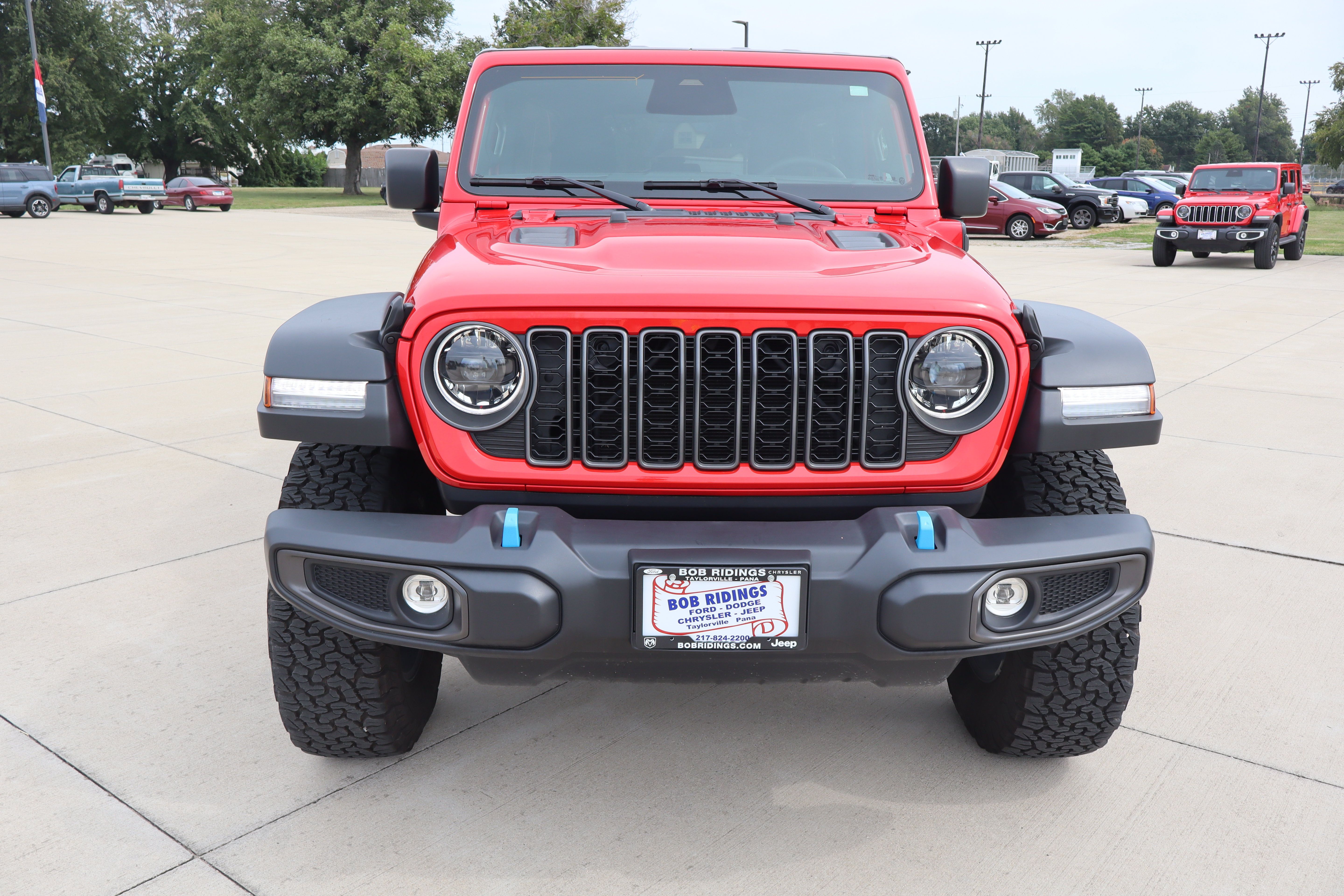 Used 2025 Jeep Wrangler Unlimited Rubicon 4xe w/ Convenience Group AWD/4WD image 2