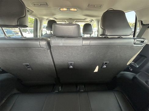 Used 2022 Toyota Highlander Limited image 16