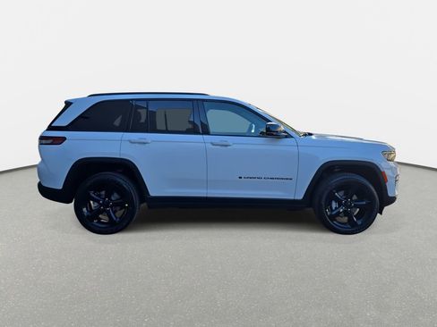 New 2025 Jeep Grand Cherokee 4WD image 4