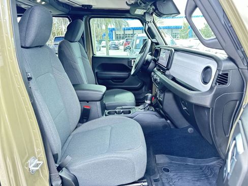 Used 2025 Jeep Wrangler Sport S image 17