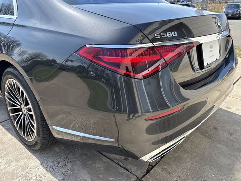 Used 2022 Mercedes-Benz S 580 4MATIC Sedan w/ Rear Seat Package image 23