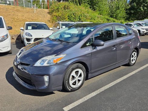 Used 2015 Toyota Prius Two FWD image 3