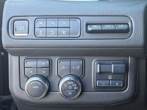 Used 2024 GMC Yukon XL Denali w/ Max Trailering Package image 5