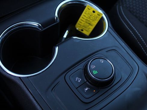 Used 2024 GMC Terrain SLE image 18