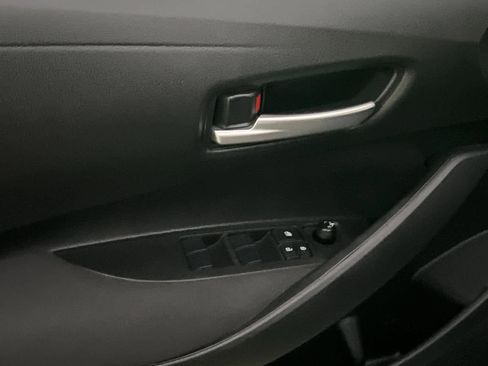 Used 2020 Toyota Corolla LE image 12