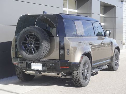 New 2026 Land Rover Defender 110 X-Dynamic SE image 2