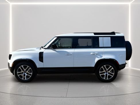 Used 2026 Land Rover Defender 110 X-Dynamic SE AWD/4WD image 2
