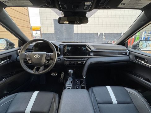 Used 2025 Toyota Camry SE image 33