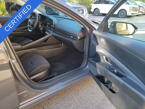 Used 2024 Hyundai Elantra SE image 36
