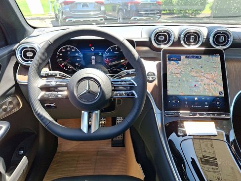 New 2025 Mercedes-Benz GLC 300 4MATIC image 11