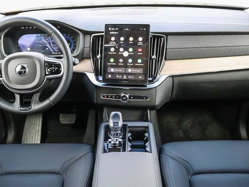 New 2025 Volvo XC90 B6 Core w/ Protection Package Premier image 14