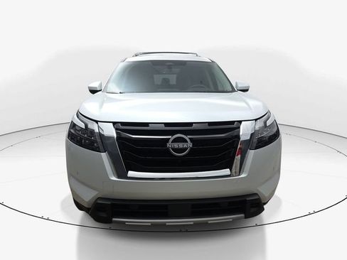 Used 2025 Nissan Pathfinder Platinum w/ Cargo Package FWD image 12