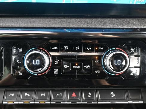 Used 2023 GMC Sierra 1500 AT4 w/ AT4 Premium Package AWD/4WD image 24