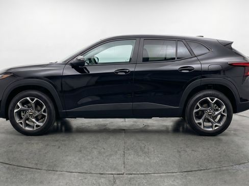 Used 2025 Chevrolet Trax LT FWD image 5