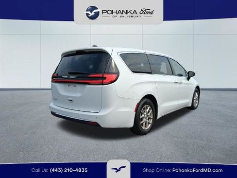 Used 2025 Chrysler Pacifica Select FWD image 5