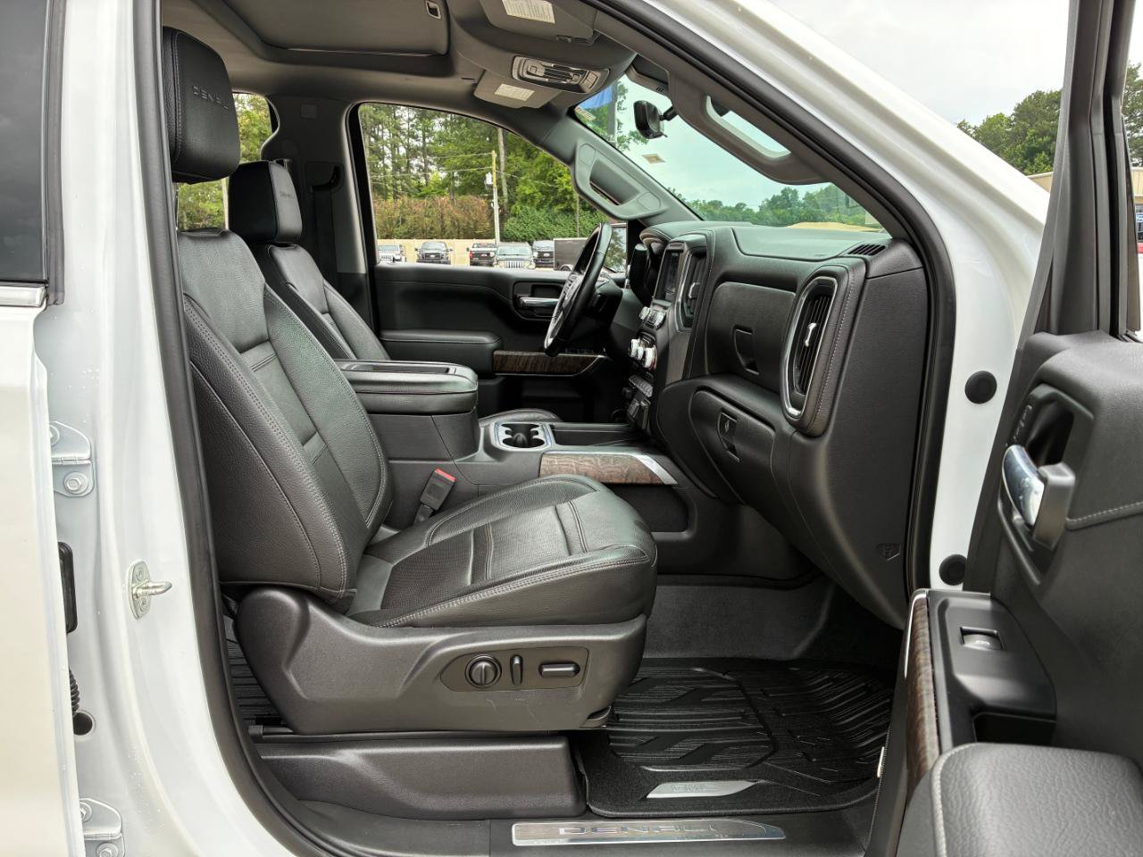Used 2020 GMC Sierra 1500 Denali w/ Denali Ultimate Package AWD/4WD image 17