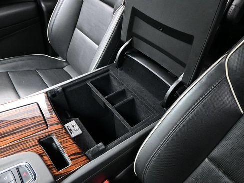 Used 2023 Cadillac Escalade Premium Luxury w/ Performance Package AWD/4WD image 25