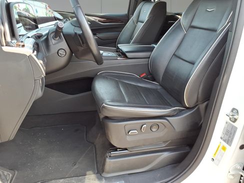 Used 2023 Cadillac Escalade Premium Luxury AWD/4WD image 16