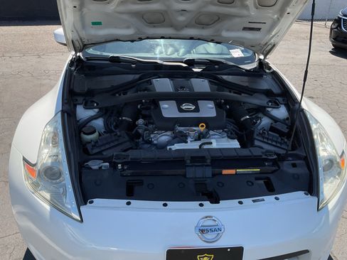 Used 2009 Nissan 370Z Touring RWD image 17