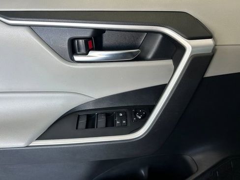 Certified 2021 Toyota RAV4 XLE w/ Convenience Package AWD/4WD image 14