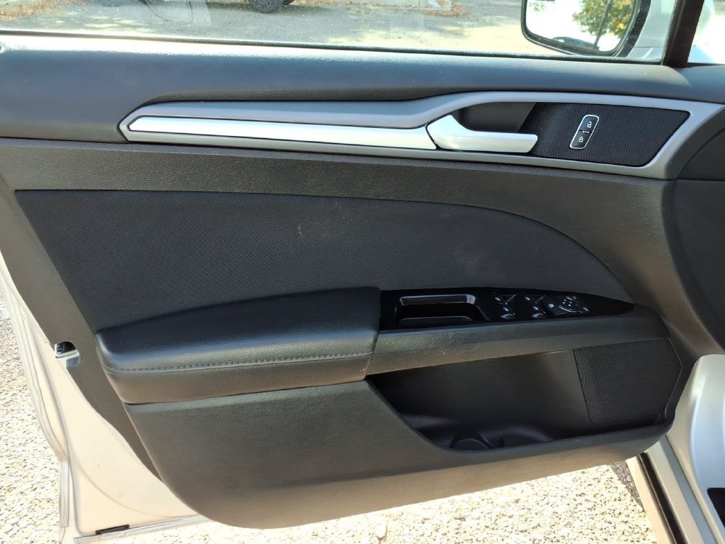 Used 2014 Ford Fusion SE FWD image 13