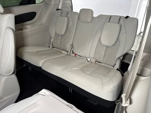 Used 2018 Chrysler Pacifica Touring Plus FWD image 25