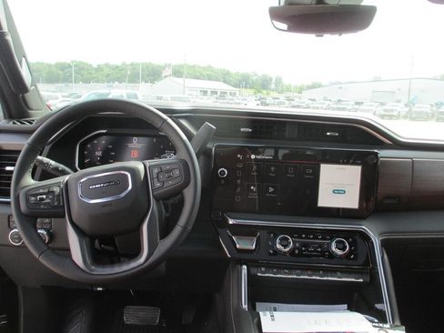 New 2026 GMC Sierra 2500 Denali Ultimate AWD/4WD image 18