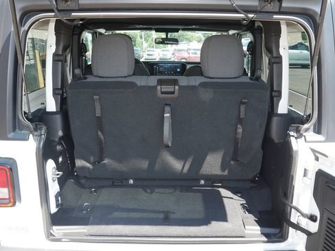 Used 2025 Jeep Wrangler Sport AWD/4WD image 8