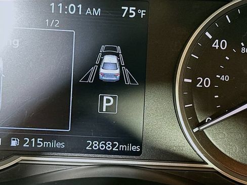Used 2024 Nissan Versa SR FWD image 8