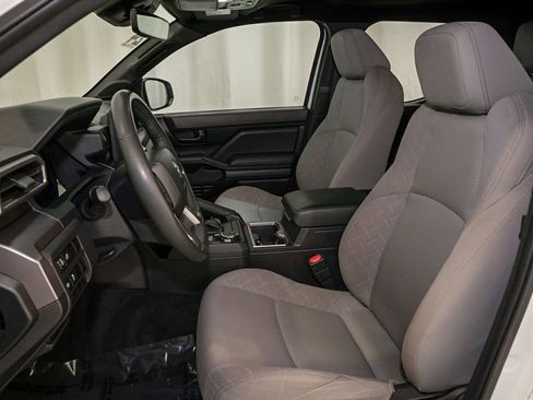 Certified 2024 Toyota Tacoma SR5 AWD/4WD image 9