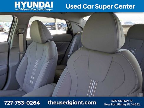 Used 2025 Hyundai Elantra Hybrid FWD image 7