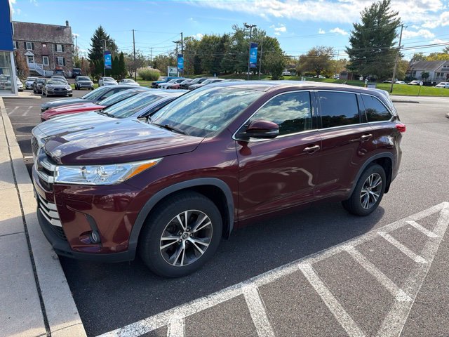 Used 2017 Toyota Highlander Plus AWD/4WD image 5
