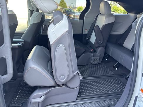 Used 2021 Toyota Sienna XSE FWD image 24
