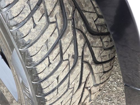 Used 2024 Land Rover Defender 130 X-Dynamic SE image 10