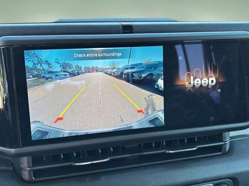 Used 2025 Jeep Gladiator Nighthawk image 24