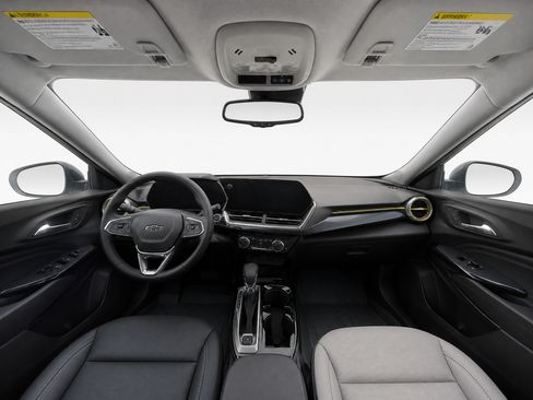Used 2026 Chevrolet Trax ACTIV w/ Driver Confidence Package FWD image 11