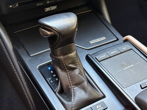 Used 2020 Lexus ES 300h w/ Premium Package FWD image 18