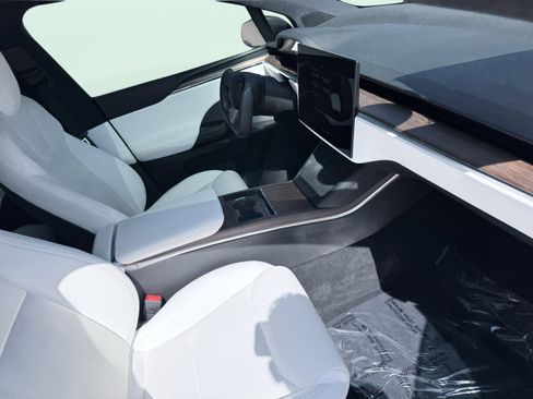 Used 2022 Tesla Model X image 49