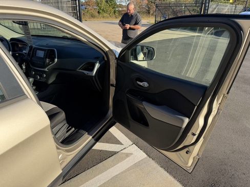 Used 2014 Jeep Cherokee Sport w/ Cold Weather Group image 14