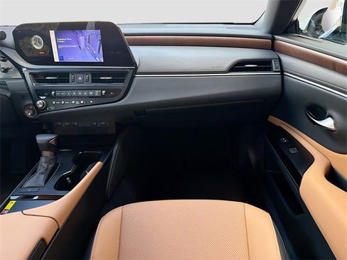 Used 2025 Lexus ES 350 w/ Premium Package image 18