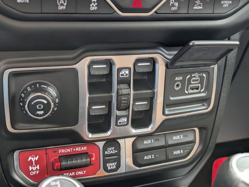 Used 2020 Jeep Gladiator Rubicon image 24