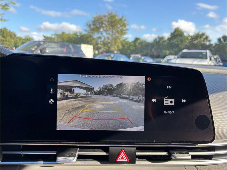 Used 2025 Hyundai Elantra SEL FWD image 27
