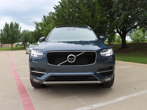 Used 2018 Volvo XC90 T6 Momentum w/ Convenience Package AWD/4WD image 2