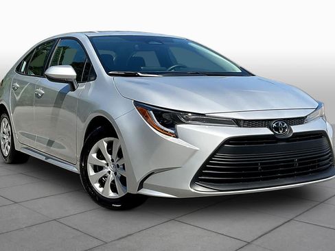 Used 2026 Toyota Corolla LE FWD image 3