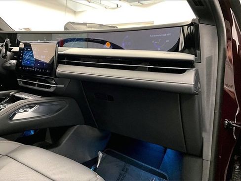 Used 2025 Lincoln Nautilus Premier w/ Jet Appearance Package image 15