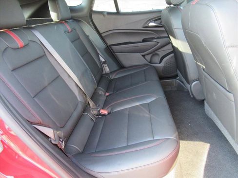 New 2026 Chevrolet Trax RS w/ Sunroof Package image 28