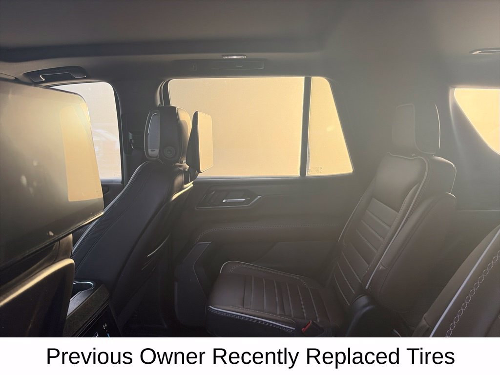 Used 2025 GMC Yukon Denali Ultimate AWD/4WD image 11